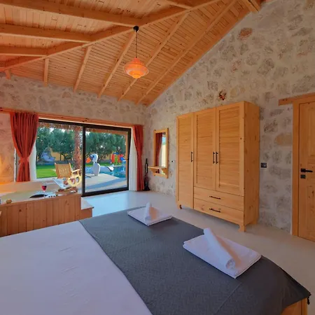 Villa Mono 1