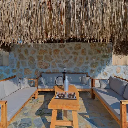 Villa Mono 1